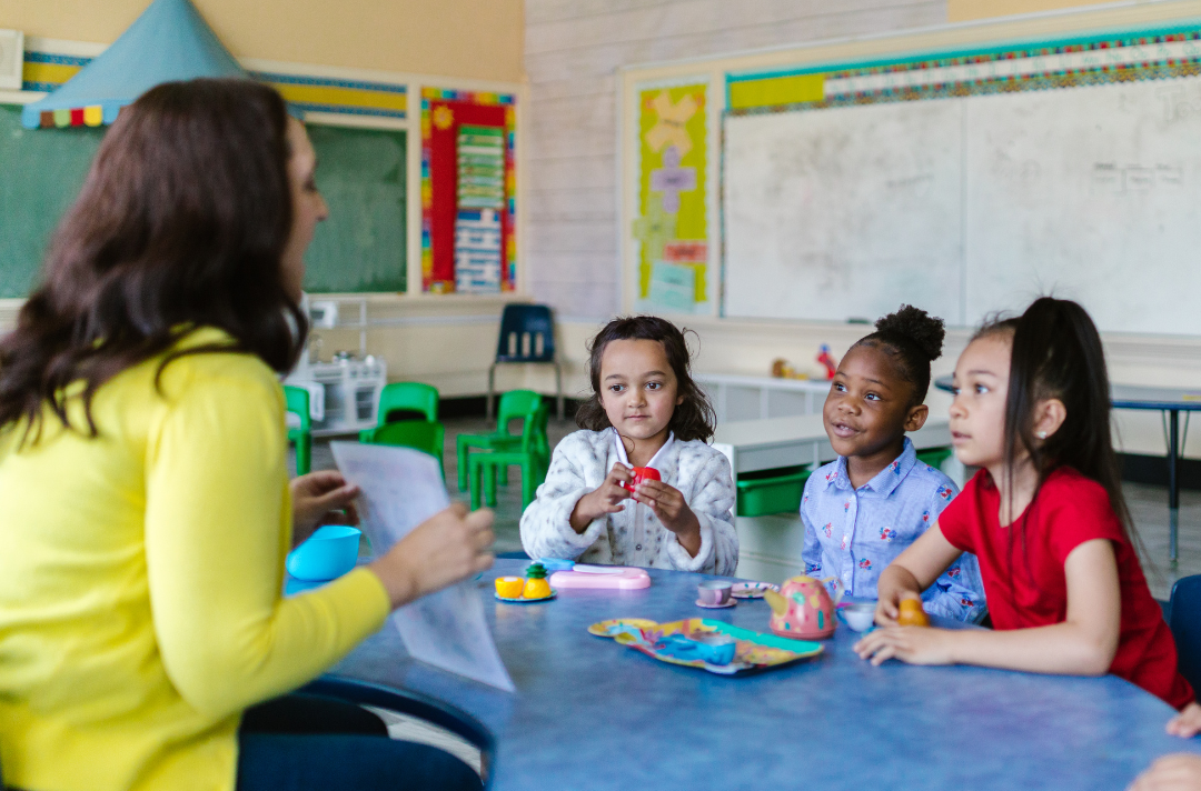 Investir em educação para meninas: um passo para o desenvolvimento sustentável