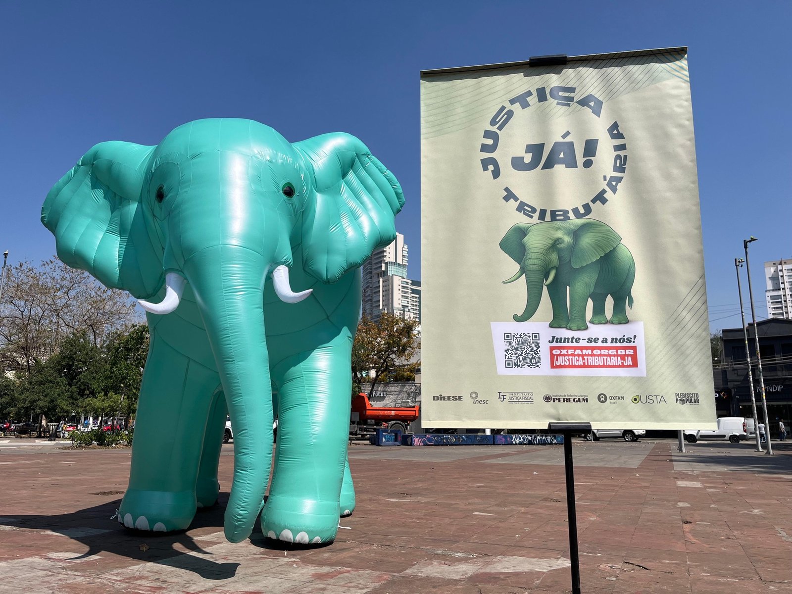 Campanha&nbsp;Justiça Tributária Já!&nbsp;leva a Brasília elefante de 3 metros de altura para pressionar Congresso a aprovar PL 1087